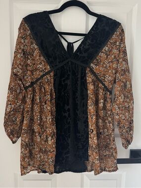 Pol NWT Boho Floral Velvet Tunic Peasant Top Black Rust Tie Back Lace Trim